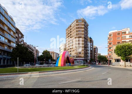 Ikonische und bunten "Vivir Miranda' Skulptur in Miranda de Ebro, Provinz Burgos, Spanien Stockfoto