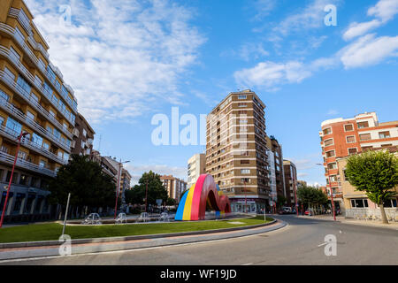 Ikonische und bunten "Vivir Miranda' Skulptur in Miranda de Ebro, Provinz Burgos, Spanien Stockfoto