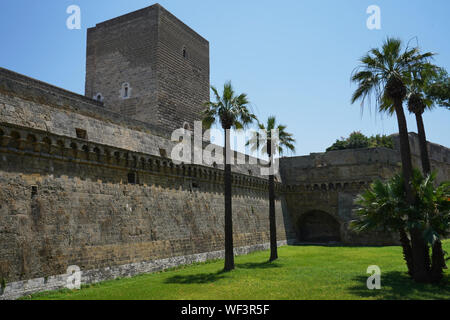 Außenwand und Befestigungsanlagen der Schwäbische Schloss, Bari, Apulien, Italien. Diese Norman-Hoehnstaufen Schloss wurde um 1131 gebaut Stockfoto