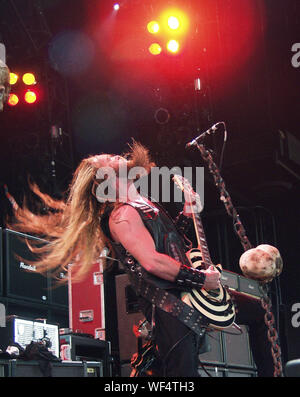 28. Juli: Zakk Wylde von Black Label Society führt beim Ozzfest 2002 Lakewood Amphitheatre in Atlanta, Georgia am 28. Juli 2002. Quelle: Chris McKay/MediaPunch Stockfoto