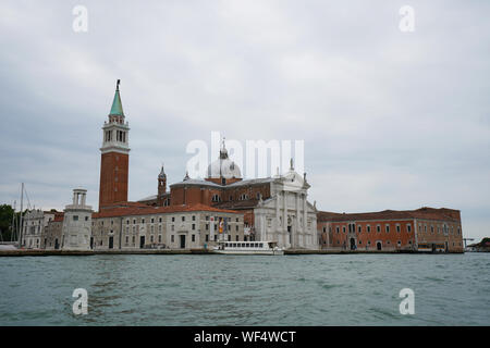 Kirche von San Giorgio Maggiore, auf einer Insel mit dem gleichen Namen von der Piazza San Marco (Markusplatz) Venedig, Venezia Italien eingestellt Stockfoto