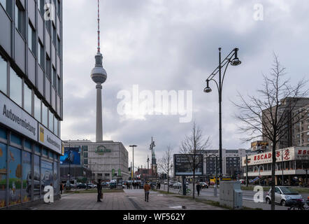 Berlin, Deutschland - Dezember 12, 2018: Blick auf den Alexanderplatz von karl-liebknecht Straße. Stockfoto