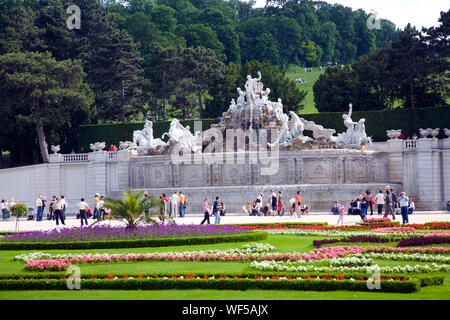 Die Gärten und die Attraktionen von Schloss Schönbrunn. Wien Österreich Stockfoto