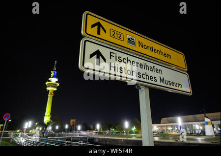 Bremerhaven, Deutschland. 31 Aug, 2019. "Fischerhafen im Historischen Museum' auf einem straßenschild geschrieben wird. Credit: mohssen Assanimoghaddam/dpa/Alamy leben Nachrichten Stockfoto