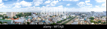 Ho Chi Minh City, Vietnam - May 31, 2019: Panoramablick auf das Luftbild von Ho Chi Minh City, Vietnam. Bereich Pham Van Dong Straße, Bezirk 3, Go Vap District Stockfoto