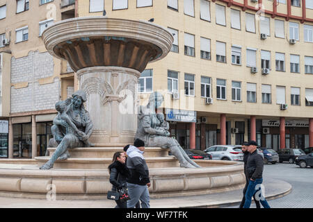 Skopje, Mazedonien - Dezember 2018: Blick auf Olympias Denkmal, die Mutter von Alexander dem Großen. Stockfoto