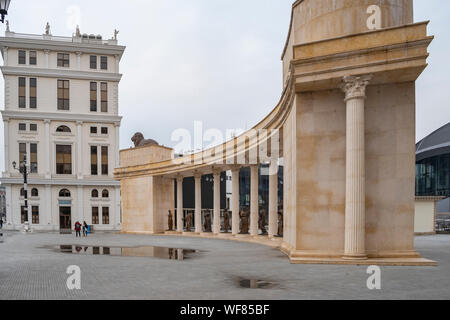 Skopje, Mazedonien - Dezember 2018: Blick auf unabhängige Mazedonien Kolonnade. Stockfoto