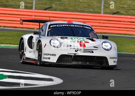 TOWCESTER, VEREINIGTES KÖNIGREICH. 30 Aug, 2019. PORSCHE GT TEAM (DEU) - Porsche 911 RSR - 19: Michael Christensen (DNK)/Kevin Estre (FRA) während der Freien Praxis 2 der FIA World Endurance Championship mit 4 Stunden Silverstone Silverstone Circuit am Freitag, August 30, 2019 in TOWCESTER, ENGLAND. Credit: Taka G Wu/Alamy leben Nachrichten Stockfoto