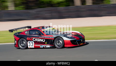 Auto 33, James Kell, Rob Boston, Racing, Ginetta GT4 Supercup, Oulton Park Freitag Praxis Stockfoto