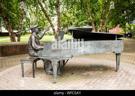 Statue von Owen Bradley, Owen Bradley Park, Music Row, Nashville, Tennessee, United States Stockfoto