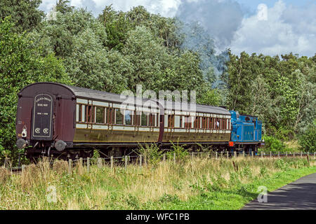 Ex Caledonian Railway Dampfmaschine Nr. 419 ziehen Caledonian Trainer an Sommer Dampf Veranstaltung zum 17.8.05 19 an Bo'ness & Kinneil Railway Bo'ness Schottland Großbritannien Stockfoto