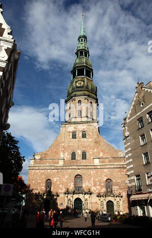 Die Außenseite des St. Peter's Kirche in Riga, Lettland Stockfoto