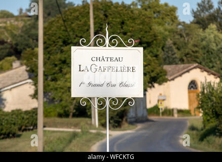 Saint Emilion, Frankreich - 10. September 2018: Chateau La Gaffeliere Namensschild in Saint Emilion, für die Herstellung von ausgezeichneten Weine bekannt. Bordeaux region, F Stockfoto