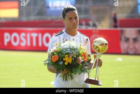 Kassel, Deutschland. 31 Aug, 2019. firo: 2019/2020 31.08.2019 Fußball, Frauen, Damen. Em-Qualifikation, Nationalmannschaft Deutschland - Montenegro Dzsenifer Maraozan, Ehrenmitglieder Fußballer des Jahres | Verwendung der weltweiten Kredit: dpa/Alamy leben Nachrichten Stockfoto