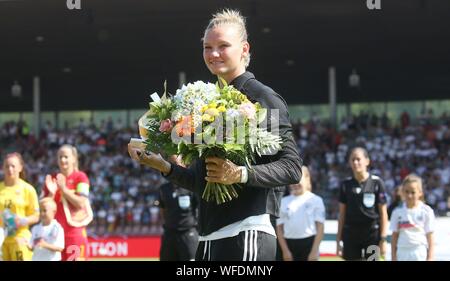 Kassel, Deutschland. 31 Aug, 2019. firo: 2019/2020 31.08.2019 Fußball, Frauen, Damen. Em-Qualifikation, Nationalmannschaft Deutschland - Montenegro Alexandra Popp Tribut 100 Landerspiel | Verwendung der weltweiten Kredit: dpa/Alamy leben Nachrichten Stockfoto