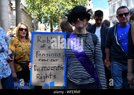 London, Großbritannien. 31 Aug, 2019. Tausende nimmt an den Putsch zu stoppen, die Demokratie zu verteidigen - Protest in Downing Street, die einen Putsch in HK Protest? Am 31. August 2019, London, UK Bild Capital/Alamy leben Nachrichten Stockfoto