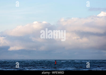 Norderney, Weststrand, Meer, Himmel, Wolken, Boje, Schiffe Stockfoto