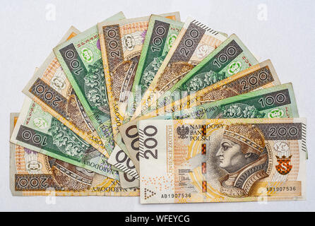 Ventilator aus zwei und hundert Zloty polnische Banknoten abwechselnd angeordnet Stockfoto