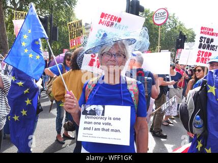 London.UK. 31. August 2019. Zehntausende Demonstranten auf Whitehall Abstieg gegen Boris Johnson und die Vertagung des Parlaments zu protestieren. © Brian Minkoff/Alamy leben Nachrichten Stockfoto