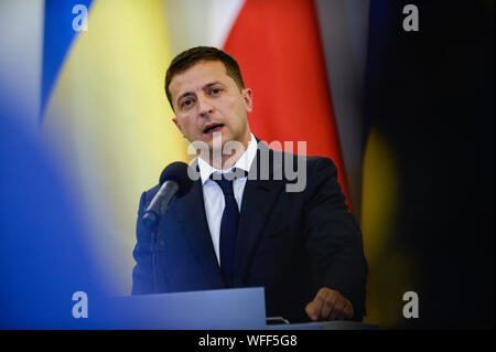 Warschau, Polen. 31 Aug, 2019. Präsident der Ukraine Volodymyr Zelensky spricht während einer Pressekonferenz nach bilateralen Sitzungen im Präsidentenpalast. Volodymyr Zelensky kommt in Warschau vor der 80. Jahrestag des Ausbruchs des Zweiten Weltkriegs, in dem mehr als 40 internationale Delegationen vorlegen wird, einschließlich der deutschen Kanzlerin, Angela Merkel, und US-Vizepräsident, Mike Pence. Credit: SOPA Images Limited/Alamy leben Nachrichten Stockfoto