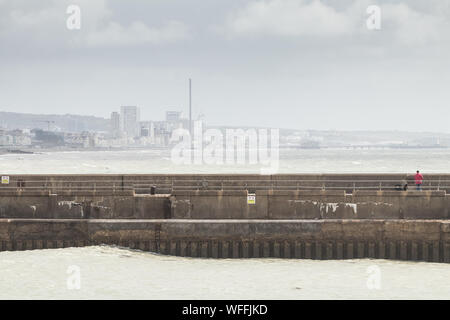 Blick Richtung Brighton aus Shoreham Strand. West Sussex, UK. Stockfoto