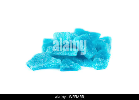 Blue Crystal methamphetamine auf weißem Hintergrund. Blue Ice, Badesalz, Droge. Blau meth. Stockfoto