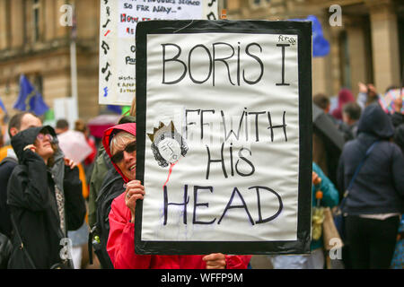 Birmingham, Großbritannien. Hunderte erfassen in Victoria Square, Birmingham City Centre, gegen britische Premierminister Boris Johnson die Entscheidung des Parlaments im Vorfeld auszusetzen - bis zu Brexit zu protestieren. Credit: Peter Lopeman/Alamy leben Nachrichten Stockfoto