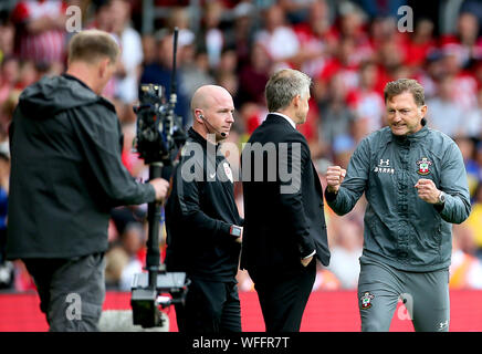 Southampton manager Ralph Hasenhuttl (rechts) feiert der Verlosung am Ende der Premier League Spiel in St Mary's, Southampton. Stockfoto