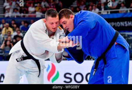 Tokio, Japan. 31 Aug, 2019. Tschechische heavyweight Judoka Lukas Krpalek (in Aktion links) Während der Männer 100 Kategorie Match gegen Zarko Culum Serbiens in der Welt Judo Championships in Tokio, Japan, 31. August 2019. Quelle: Vit Simanek/CTK Photo/Alamy leben Nachrichten Stockfoto