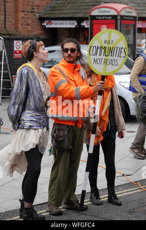 Liverpool UK. 31 August, 2019. Aussterben Rebellion Demonstranten protestieren bei Mann Insel in Liverpool, die von der Gruppe als Tag des Community Building und gewaltlose direkte Aktion beschrieben. Credit: Ken Biggs/Alamy Leben Nachrichten. Stockfoto