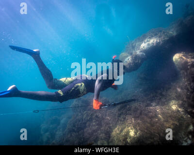 Unterwasserjagd in warmem Wasser, Martinique Stockfoto