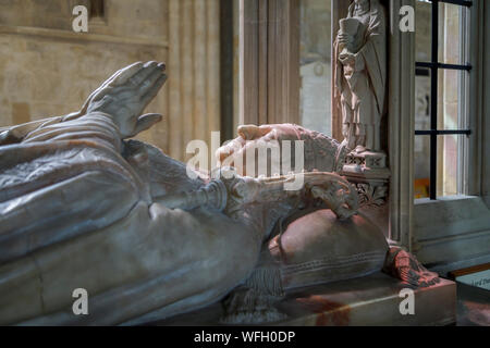 Grab Bildnis von Richard Durnsford, Bischof von Chichester, Kapelle des hl. Clemens, Chichester Cathedral, Chichester, Hauptstadt der Grafschaft West Sussex, UK Stockfoto