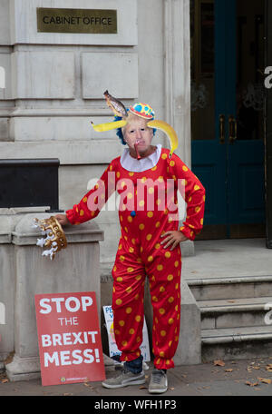 London, Großbritannien. August 2019. Anti-Brexit-Protestler, in London als Clown gekleidet. Quelle: Joe Kuis / Alamy News Stockfoto