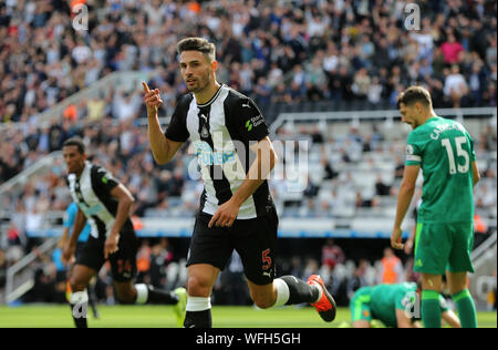 FABIAN SCHAR FEIERT ZIEL, Newcastle United FC V FC Watford, 2019 Stockfoto