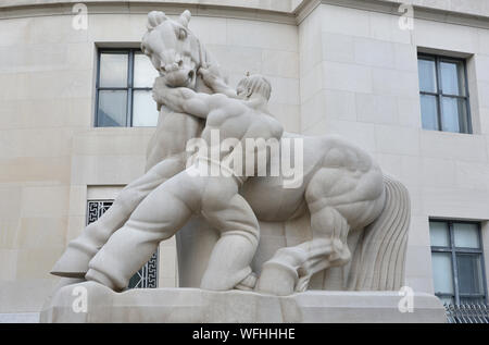 Mann die Kontrolle des Handels Statue, Federal Trade Commission, Washington, DC, USA Stockfoto