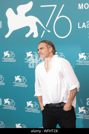 Venedig, Italien. 31 Aug, 2019. Schauspieler Joaquin Phoenix besucht einen Fotoshooting für den Film 'Joker' während der 76. Internationalen Filmfestspielen von Venedig in Venedig, Italien, am 12.08.31., 2019. Credit: Cheng Tingting/Xinhua/Alamy leben Nachrichten Stockfoto