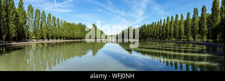 Grand Canal in Bourg-la-Reine im Sommer - Hauts-de-Seine, Frankreich Stockfoto