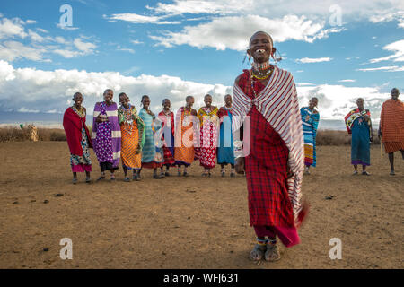 Masai Stamm traditioneller Tanz, Amboseli National Park, Kenia, Afrika Stockfoto