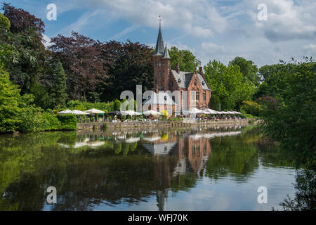 Burg in der nähe des Minnewater (See der Liebe) in Brügge, Belgien. Stockfoto