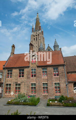 Kathedrale St. Salvator aus dem Alten Saint-Jean Website in Brügge, Belgien gesehen Stockfoto