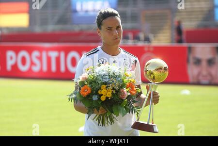 Kassel, Deutschland. 31 Aug, 2019. firo: 2019/2020 31.08.2019 Fußball, Frauen, Damen. Em-Qualifikation, Nationalmannschaft Deutschland - Montenegro Dzsenifer Maraozan, Ehrenmitglieder Fußballer des Jahres | Verwendung der weltweiten Kredit: dpa/Alamy leben Nachrichten Stockfoto