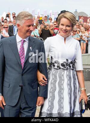 Terneuzen, Niederlande. 31 Aug, 2019. King Filip und Königin Mathilde von Belgien kommen an der Scheldetheater in Terneuzen, am 31. August 2019, der zur Teilnahme an der Feier der Anfang der 75 Jahre der Freiheit in den Niederlanden, besonderes Augenmerk auch auf die Befreiung der Südlichen Niederlande und der Kampf der ScheldeCredit: Albert Ph-van der Werf/Niederlande/Point de Vue |/dpa/Alamy Leben Nachrichten bezahlt wird Stockfoto