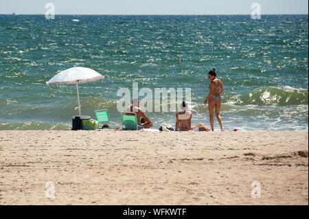 Fort Lauderdale, Florida, USA. 31 Aug, 2019. Die badegäste am Fort Lauderdale Beach genießen Sie die Ruhe vor dem Sturm. Credit: Orit Ben-Ezzer/ZUMA Draht/Alamy leben Nachrichten Stockfoto