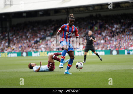 31. August 2019; der Selhurst Park, London, England; Fußball der englischen Premier League, Crystal Palace gegen Aston Villa; Wilfried Zaha von Crystal Palace - Streng redaktionelle Verwendung. Keine Verwendung mit nicht autorisierten Audio-, Video-, Daten-, Spielpläne, Verein/liga Logos oder "live" Dienstleistungen. On-line-in-Match mit 120 Bildern beschränkt, kein Video-Emulation. Keine Verwendung in Wetten, Spiele oder einzelne Verein/Liga/player Publikationen Stockfoto