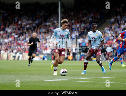 31. August 2019; der Selhurst Park, London, England; Fußball der englischen Premier League, Crystal Palace gegen Aston Villa; Jack Grealish von Aston Villa - Streng redaktionelle Verwendung. Keine Verwendung mit nicht autorisierten Audio-, Video-, Daten-, Spielpläne, Verein/liga Logos oder "live" Dienstleistungen. On-line-in-Match mit 120 Bildern beschränkt, kein Video-Emulation. Keine Verwendung in Wetten, Spiele oder einzelne Verein/Liga/player Publikationen Stockfoto