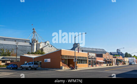 Washington, Palouse Region, St. John, Downtown, Front Street,. gewellt Stahl Korn-lagerung-Strukturen Stockfoto