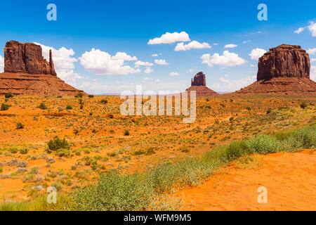 Monument Valley an der Grenze zwischen Arizona und Utah, USA Stockfoto