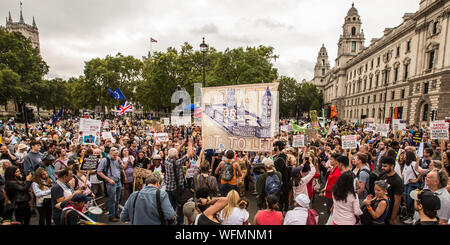 London, Großbritannien. 31. August 2019. Tausende marschierten und blockiert die Londoner Straßen in einem Protest, die Demokratie zu verteidigen und gegen die Vertagung des Parlaments. David Rowe/Alamy Leben Nachrichten. Stockfoto