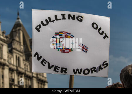 London, Großbritannien. 31. August 2019. Tausende marschierten und blockiert die Londoner Straßen in einem Protest, die Demokratie zu verteidigen und gegen die Vertagung des Parlaments. David Rowe/Alamy Leben Nachrichten. Stockfoto