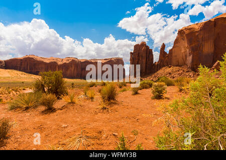 Monument Valley an der Grenze zwischen Arizona und Utah, USA Stockfoto